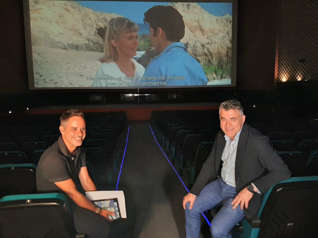 El secretario general de la Consejería de Presidencia, Turismo, Cultura y Deportes, Juan Antonio Lorca, y el coordinador de la Filmoteca Regional, Ángel Cruz, en la presentación de la nueva programación de la Filmoteca.