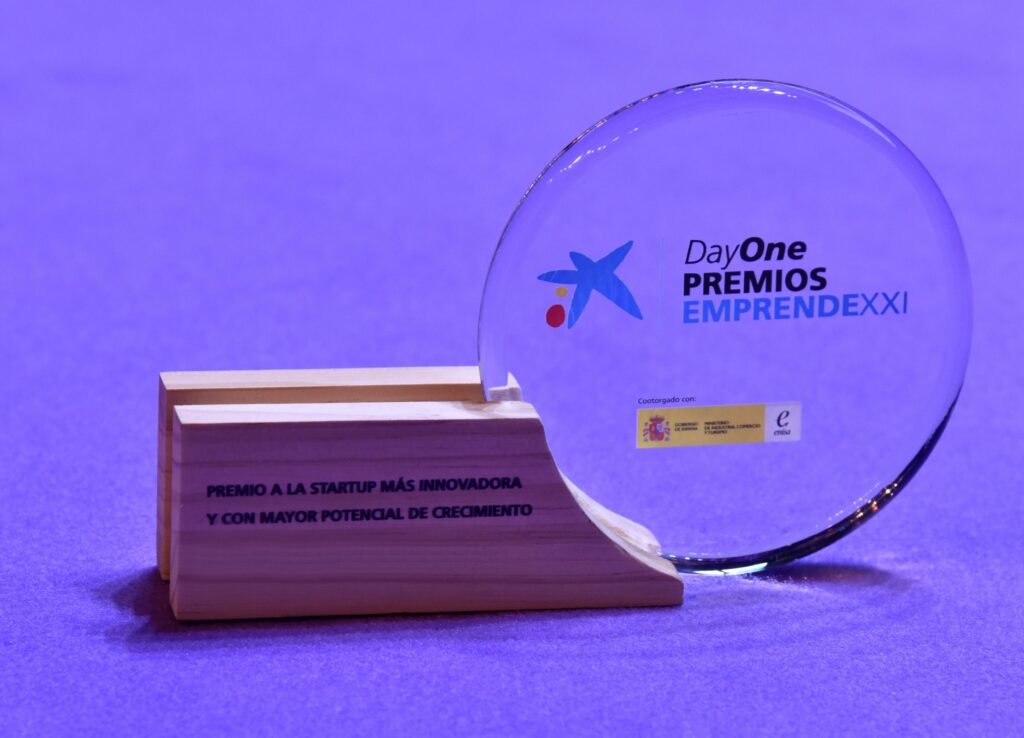 Foto trofeo Premio EmprendeXXI