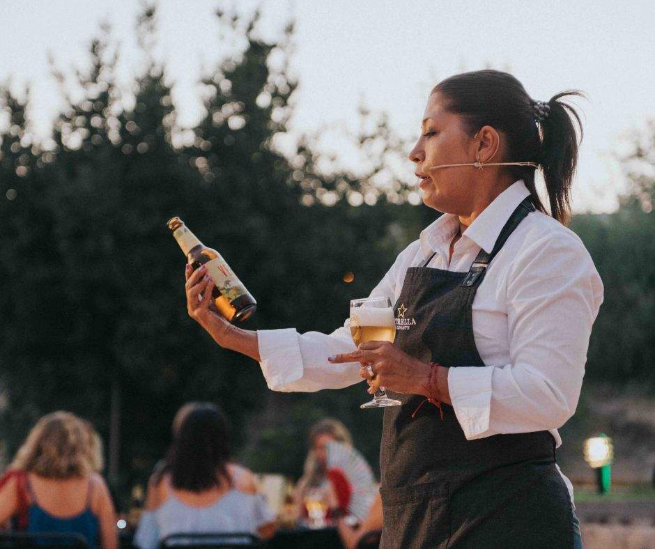 Imagen de la beer sommelier Ángela Marulanda en la cata de cervezas de Estrella de Levante.