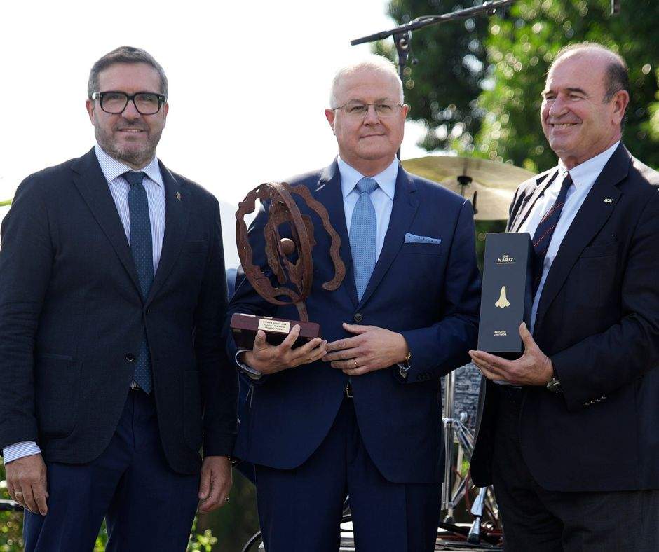 Nicolás y Valero, restaurante Ginés, Mariano Sánchez, Mariano San Martín, eh! de Cáritas y el actor Jaime Lorente, premiados por HoyTú en su fiesta anual.