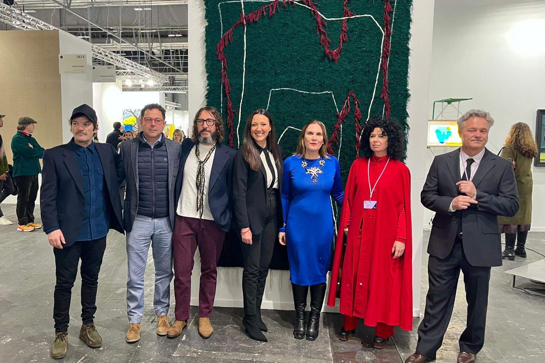 Foto de familia en ARCO25 con la presencia de la consejera de Turismo. (CARM)