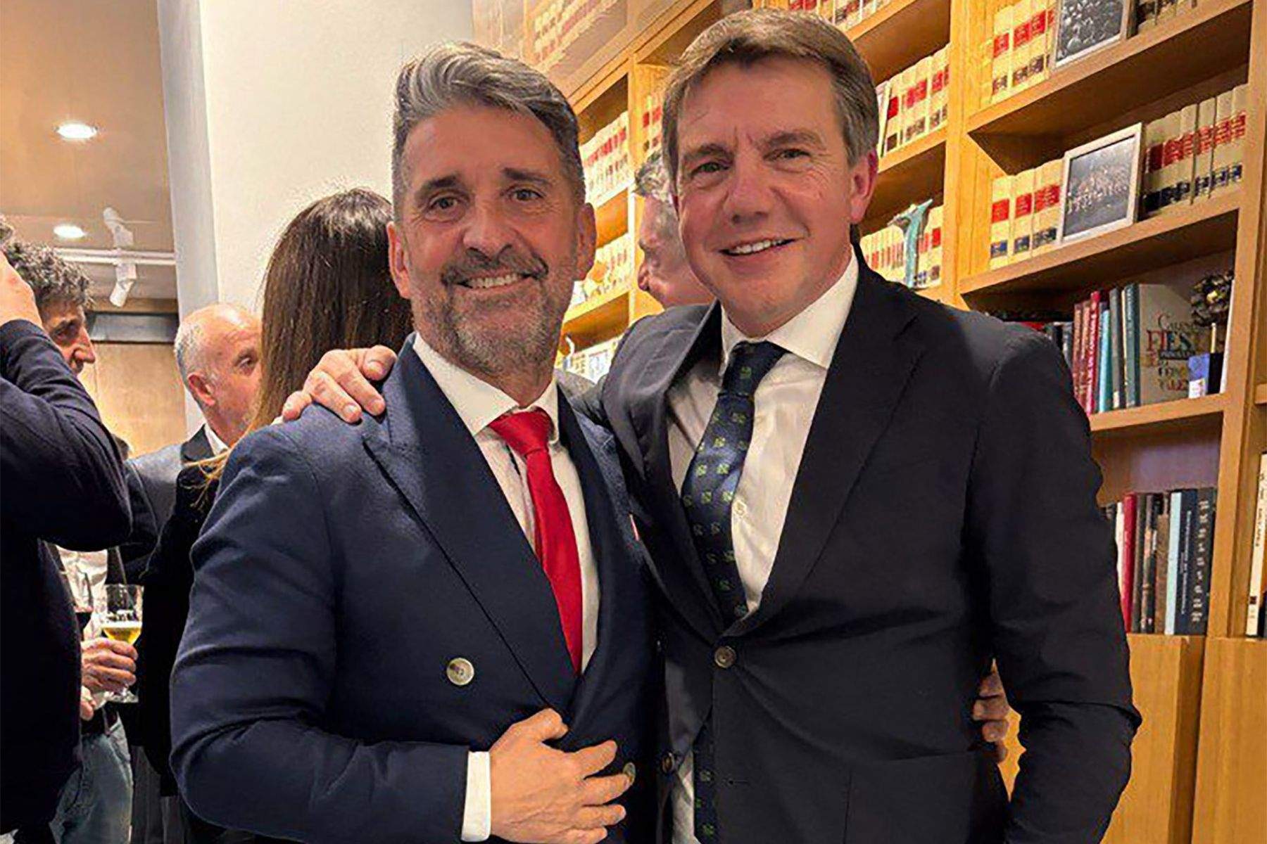 El nuevo presidente de Hostelería de España, José Luis Álvarez, junto al murciano Jesús Jiménez, presidente de HoyTú. (HoyTú)