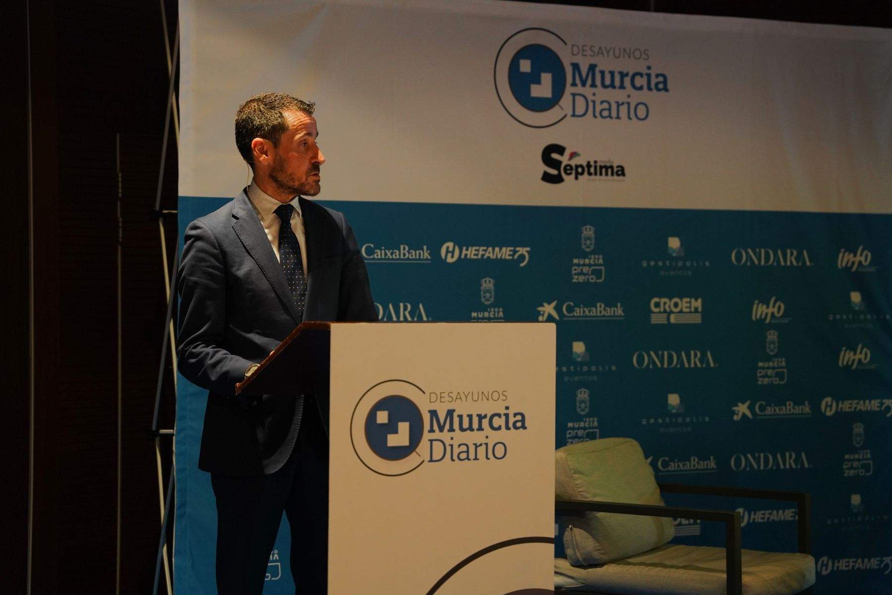 Carlos San Martín, director del Aeropuerto Internacional de la Región de Murcia. (Raúl Alcántara)