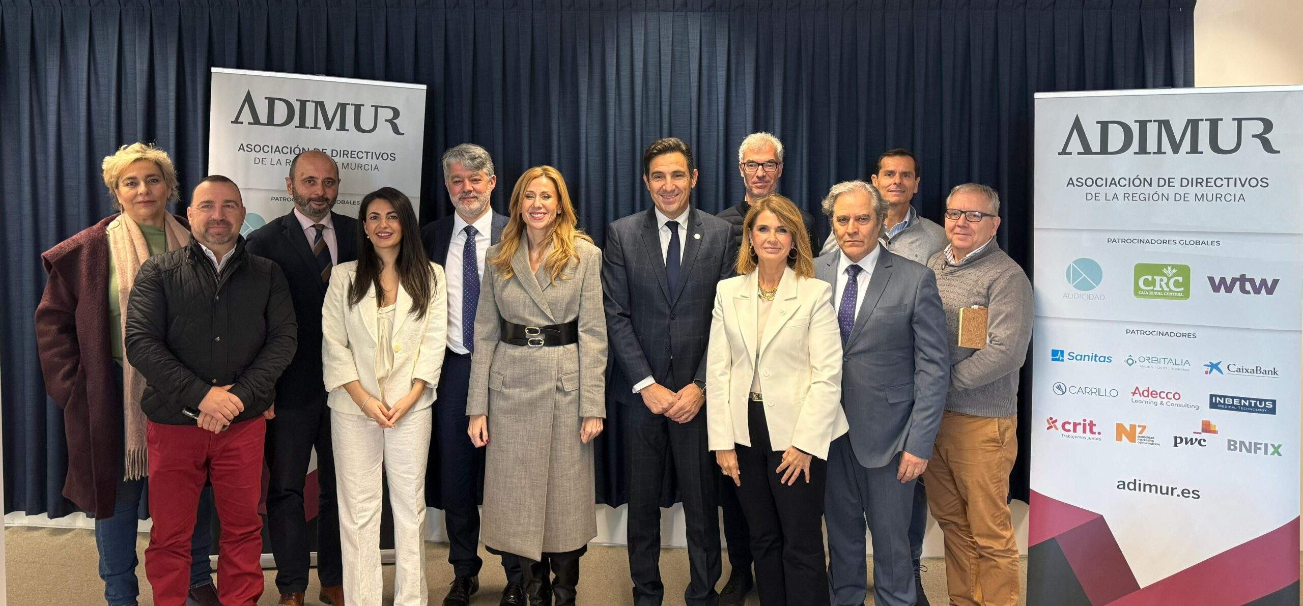 Imagen de familia durante la presentación del X Observatorio del Directivo en la Región de Murcia. (Ana Bernal)