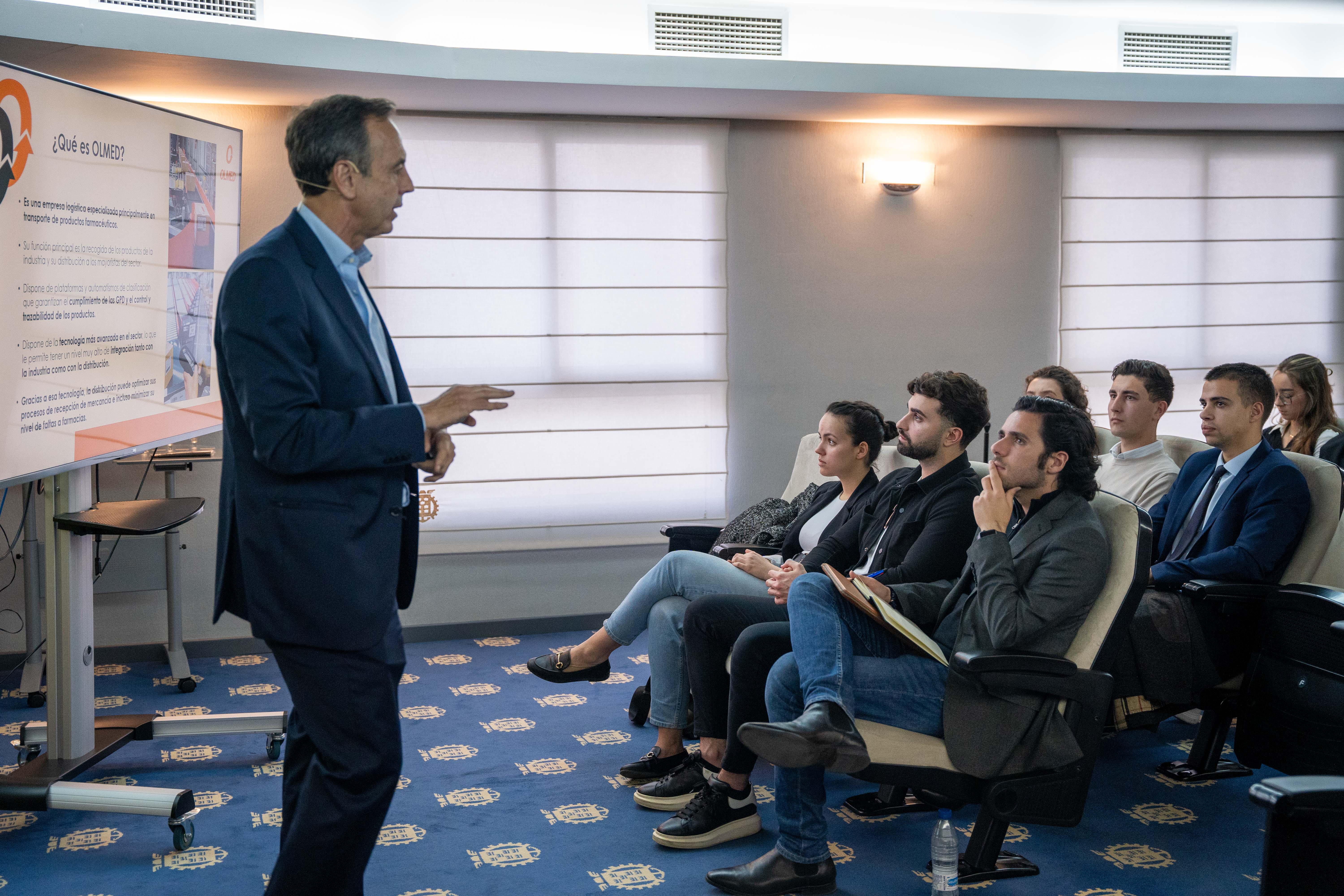 Algunos estudiantes presentes en la sesión. (Raúl Alcántara)