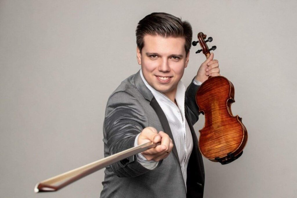 Fotografía del violinista Sergei Dogadin realizada por Anastasia Steiner. (CARM)