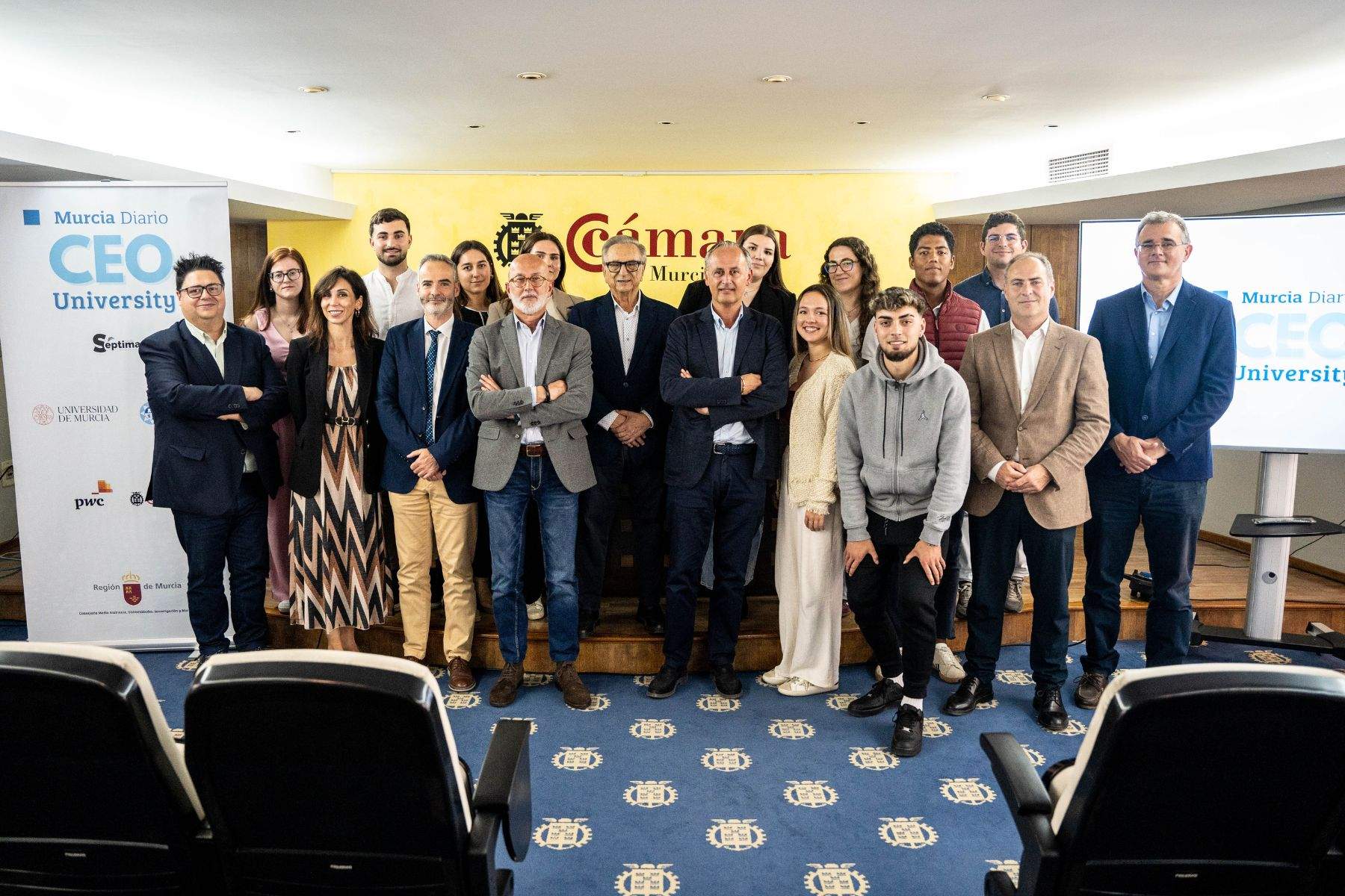 Foto de familia tras el evento. (Raúl Alcántara)