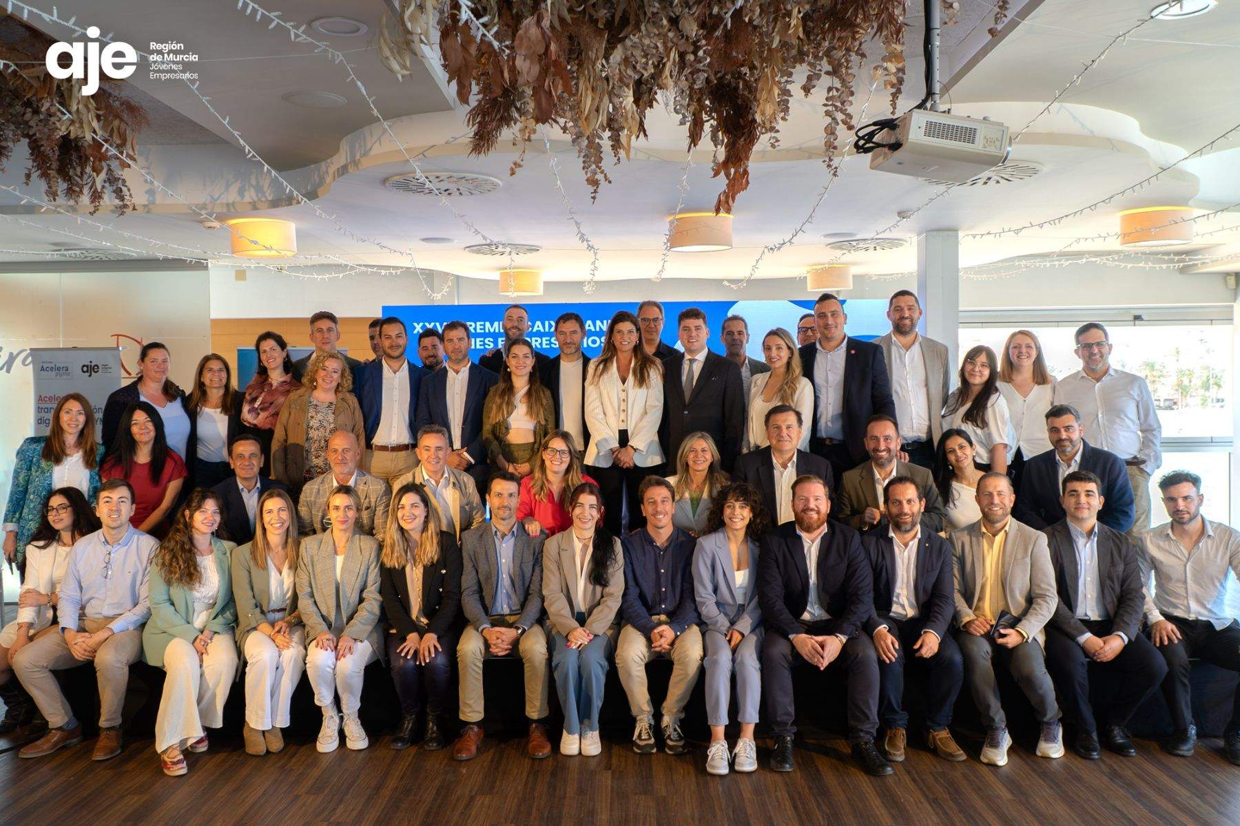 Foto de familia tras el evento. (AJE Región de Murcia)
