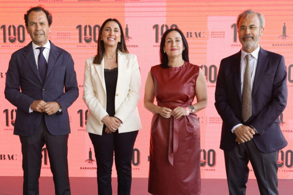 Foto de familia en el evento. (Barahonda)