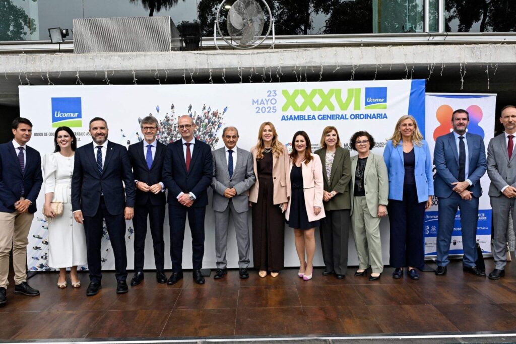 Foto de familia tras la jornada. (Ucomur)