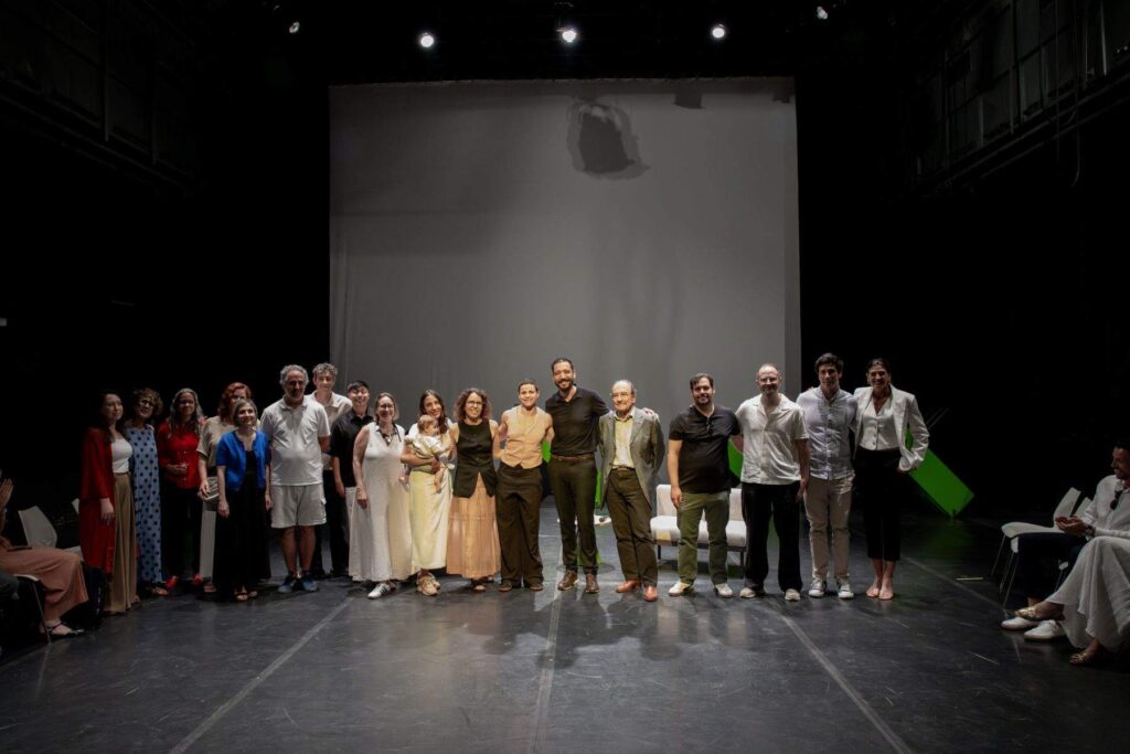 Foto de familia en el evento. (Santa-Cruz Arquitectura)