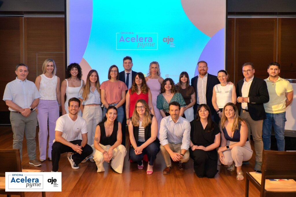 Imagen de familia durante la clausura del evento. (AJE)