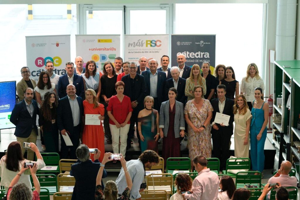 Foto de familia en el evento. (UMU)