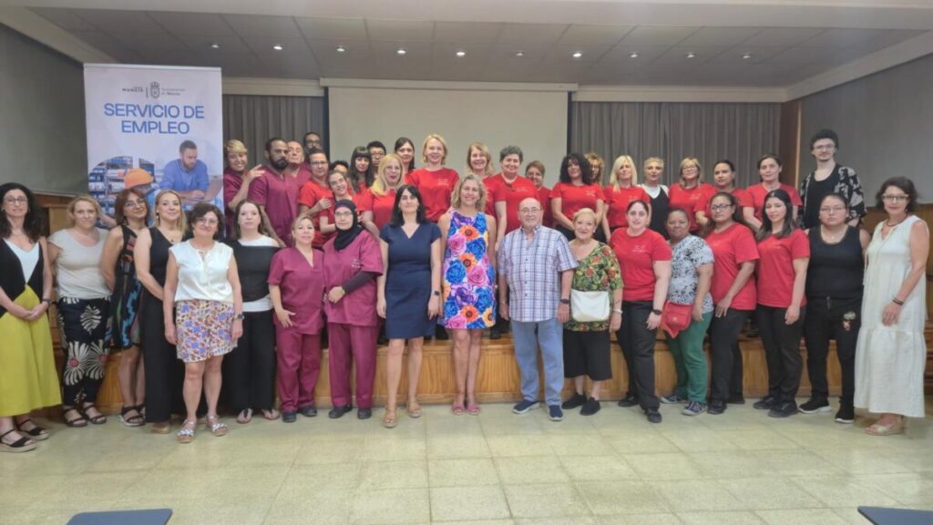 Foto de familia durante la presentación de la programación. (Ayuntamiento de Murcia)