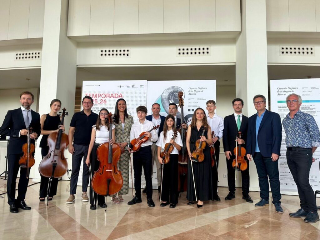 Músicos de la Orquesta Sinfónica, la Orquesta de Jóvenes y la Orquesta de Aspirantes de la Región de Murcia participaron en la presentación de los ciclos de abono del Auditorio regional Víctor Villegas. (CARM)