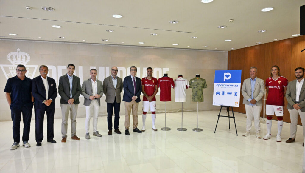 Imagen durante la firma del acuerdo / Ayuntamiento de Murcia.