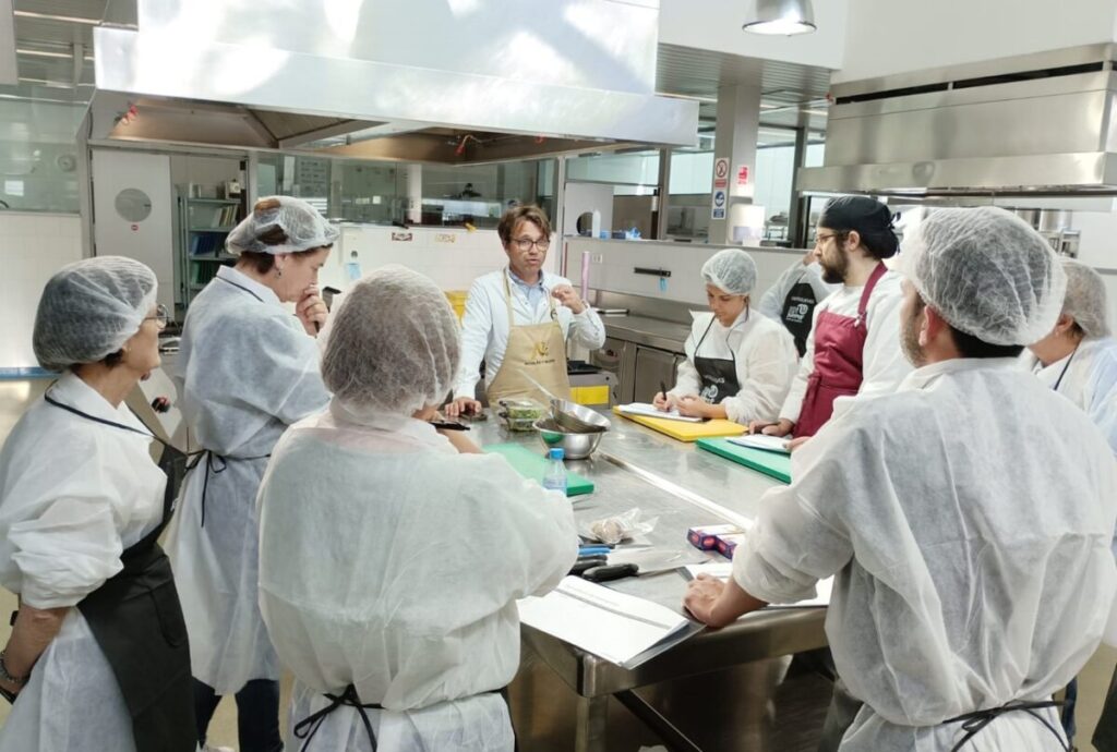 Imagen de archivo de uno de los talleres 'GastroJueves' / CARM.