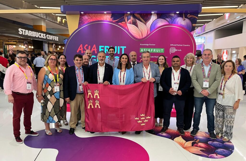 La consejera Sara Rubira, junto con el resto de la delegación regional que participa en la edición de 2025 de Asia Fruit Logistica / CARM.