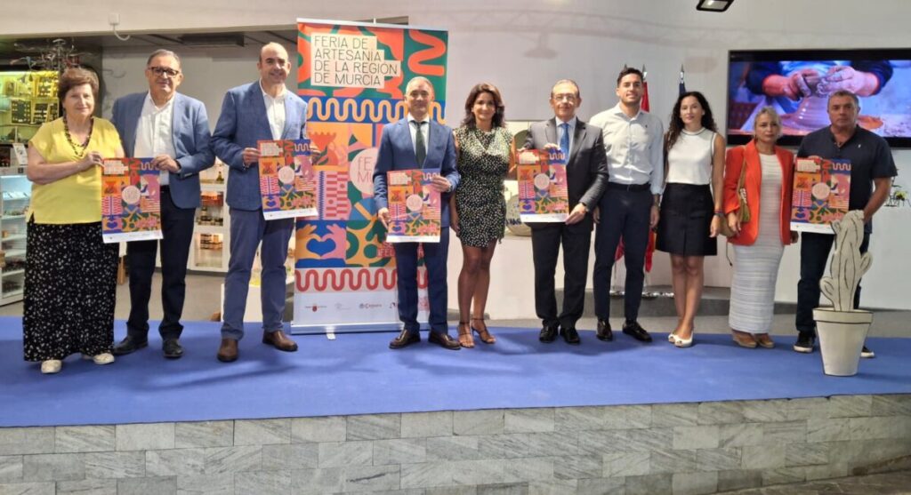 Foto de familia durante la presentación de Feramur 2025 / CARM.