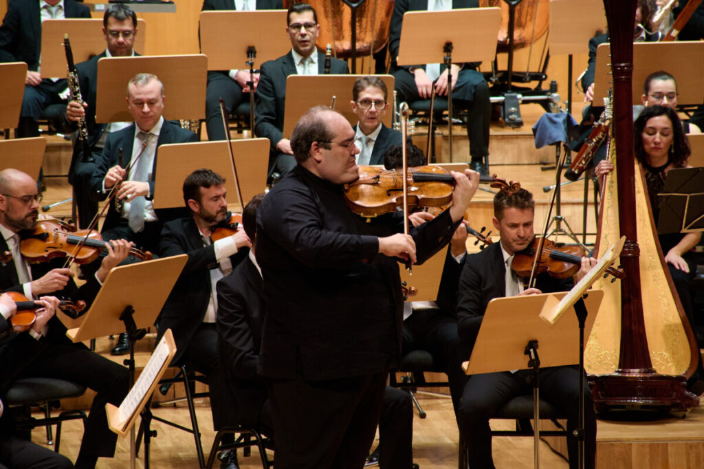 Imagen del violista Joaquín Riquelme en una actuación con la Orquesta Sinfónica de la Región de Murcia / CARM.