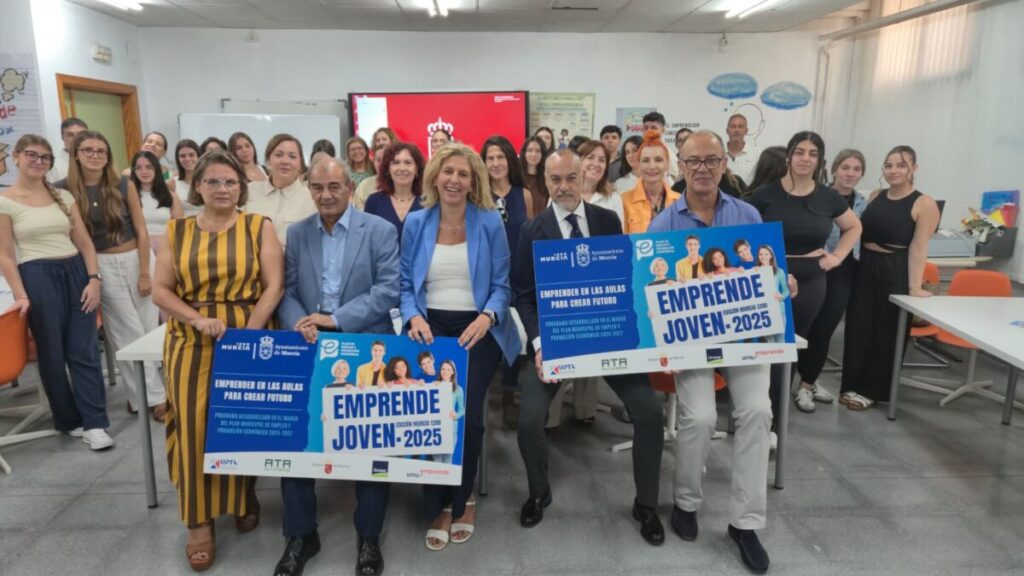 Presentación de la nueva edición del 'Concurso Emprende Joven 2025. Edición Murcia 1200' / Ayuntamiento de Murcia.