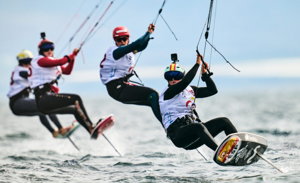 Gisela Pulido navegando en el Europeo de Formula Kite celebrado en en el Mar Menor en 2024 / Federación de Vela de la Región de Murcia.