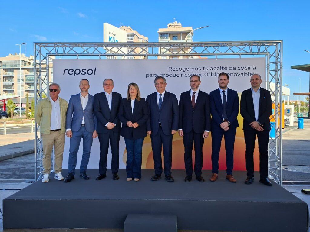 20251027 Vázquez Repsol contenedor marrón 1