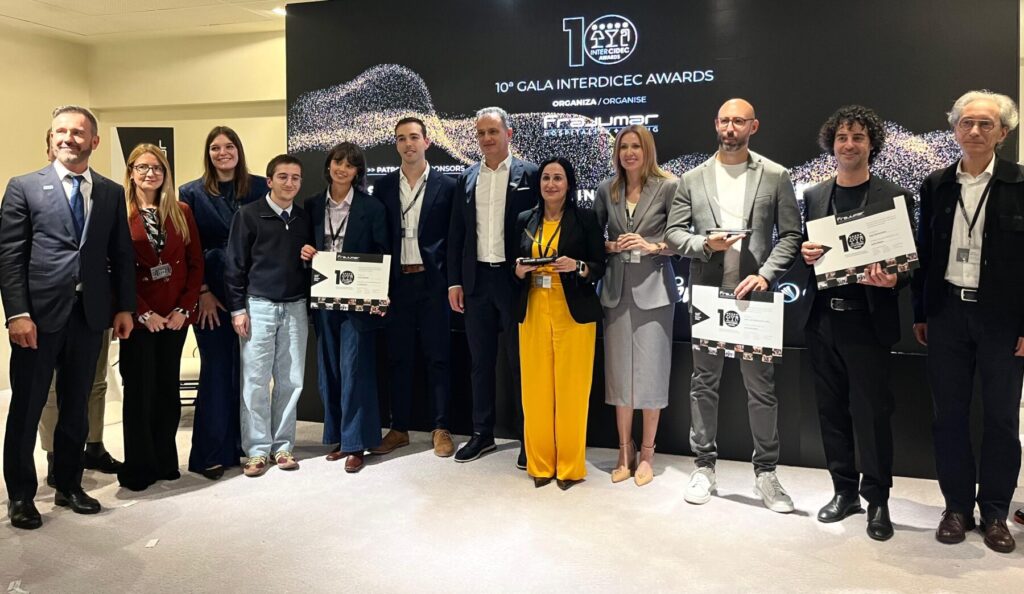 Imagen con los galardonados en la X edición de los Premios InterCIDEC / CARM.