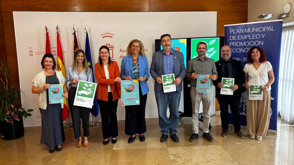 Foto de familia durante la presentación de los dos eventos / Ayuntamiento de Murcia.