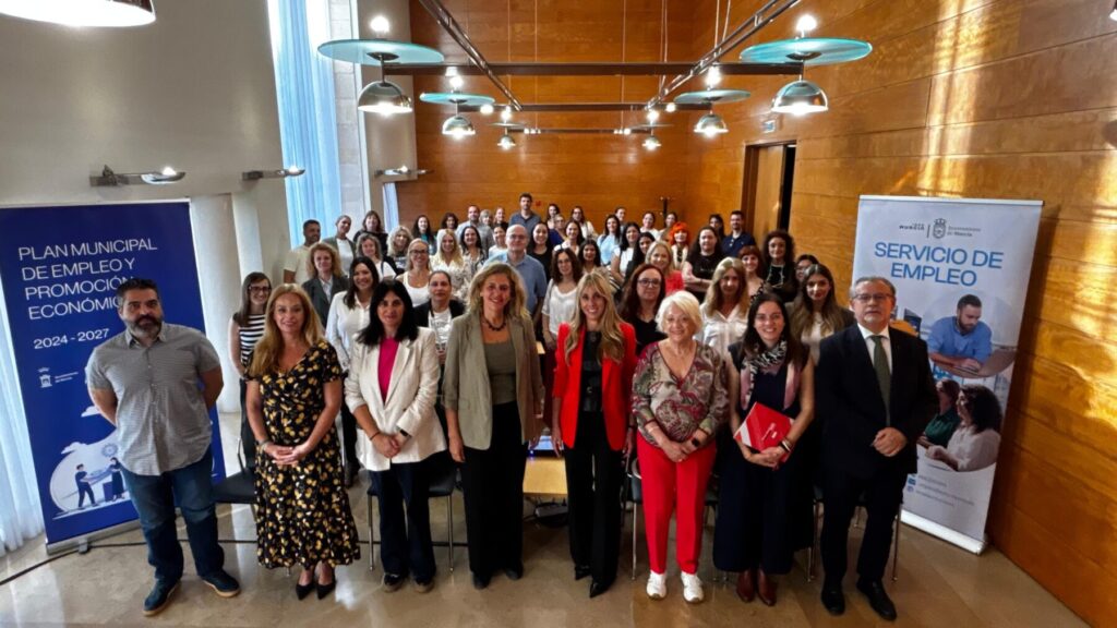Foto de familia en la presentación del nuevo Mapa de Recursos / Ayuntamiento de Murcia.