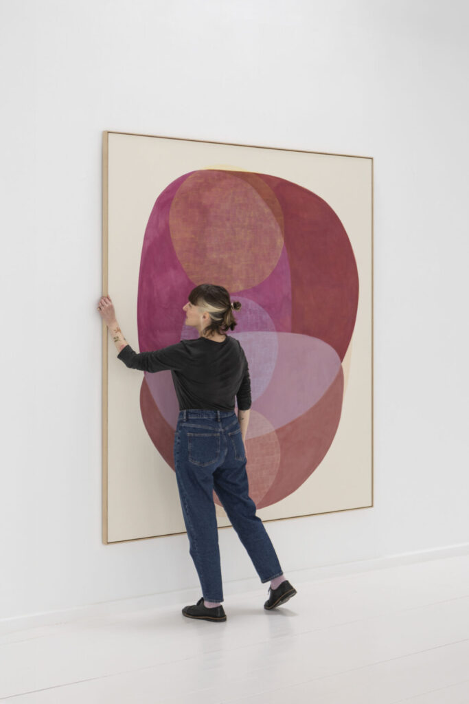 la extranjera_Alzuelta Gallery