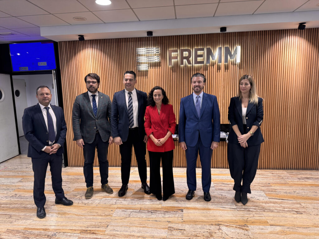 Imagen de familia durante el acto de presentación de INDUTEC / FREMM.