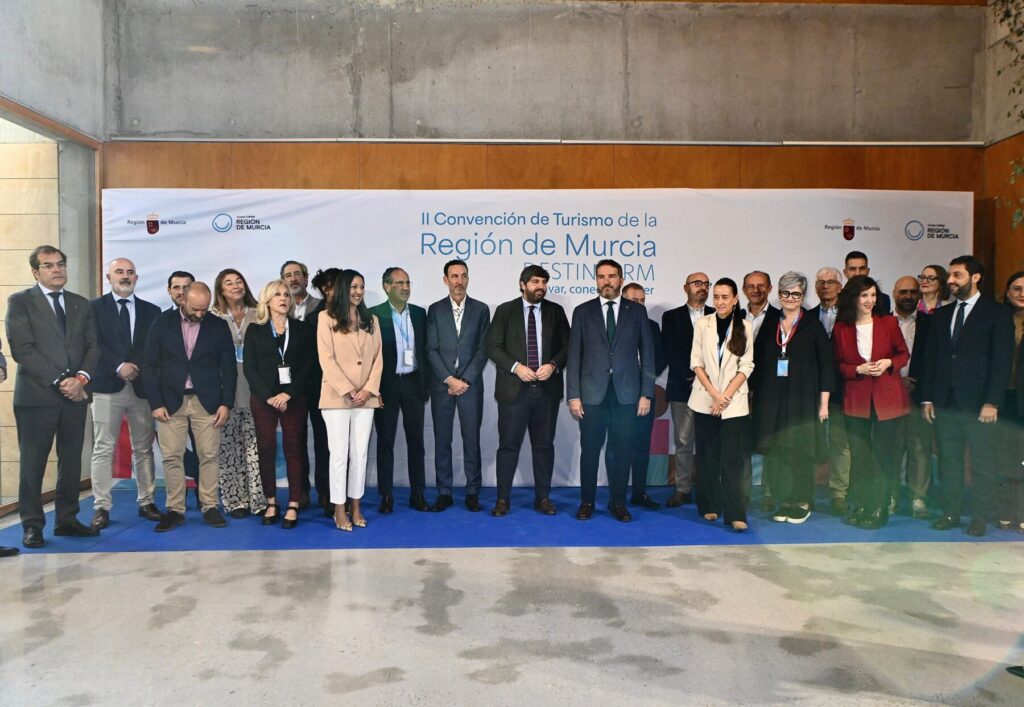 Foto de familia en la inauguración del evento / CARM.