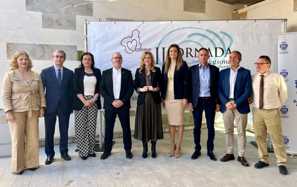 Foto de familia durante el Encuentro Regional de Comerciantes 2025 / CARM.