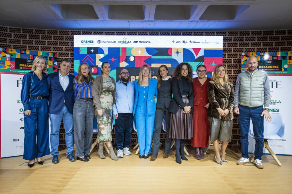 Foto de familia con los participantes en el foro / Ana Bernal.