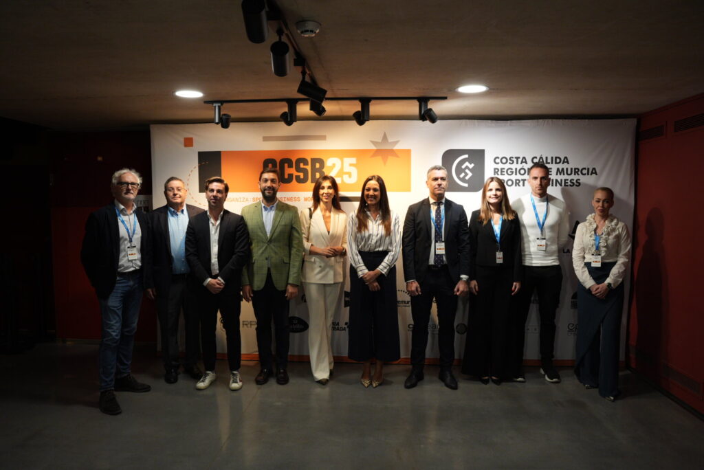 Foto de familia en la apertura del congreso en el Teatro Circo / Weekend.