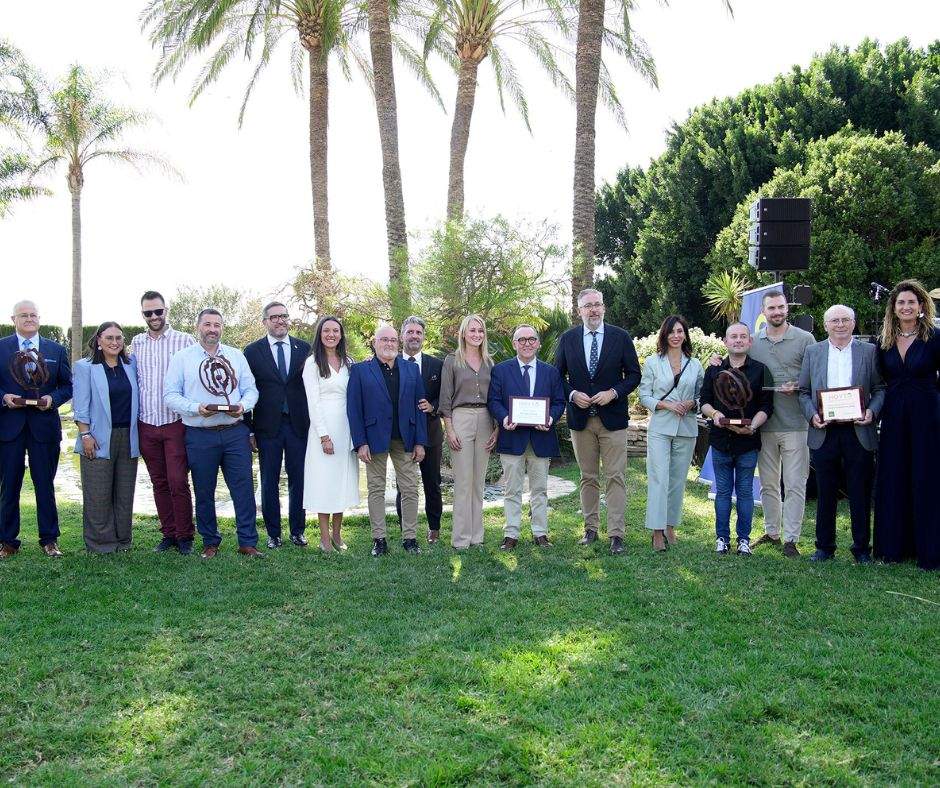 Foto de familia de la edición anterior / HoyTú.