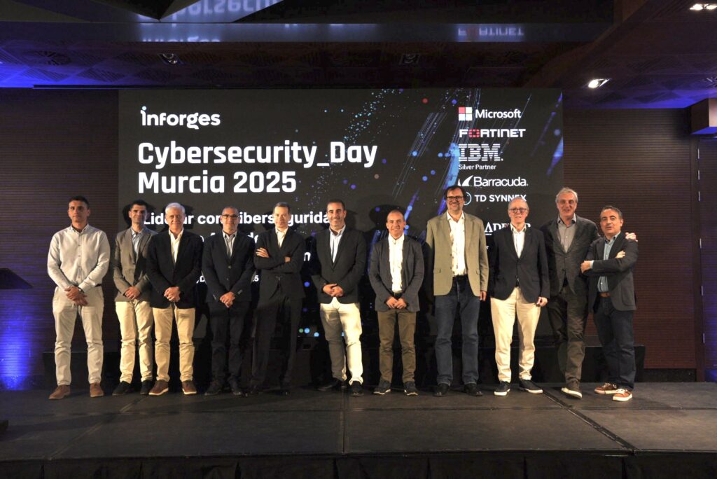 Foto de familia en la segunda edición del Cybersecurity Day de Inforges / Weekend.