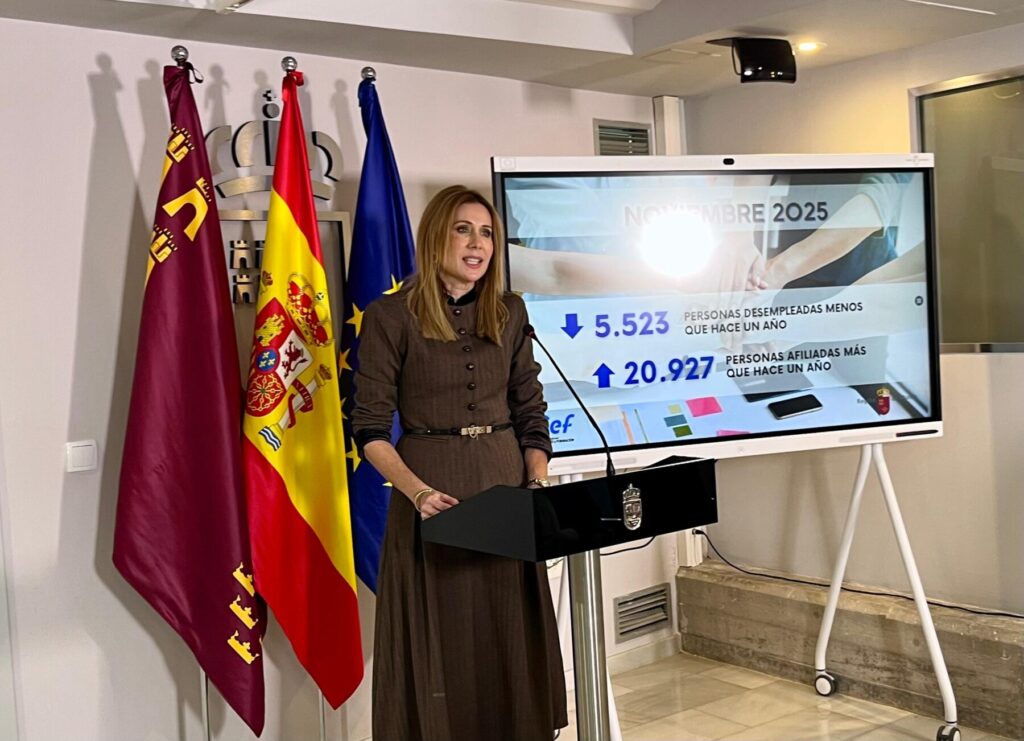La consejera de Empresa, Empleo y Economía Social, Marisa López Aragón, durante la rueda de prensa sobre los datos de paro de noviembre / CARM.