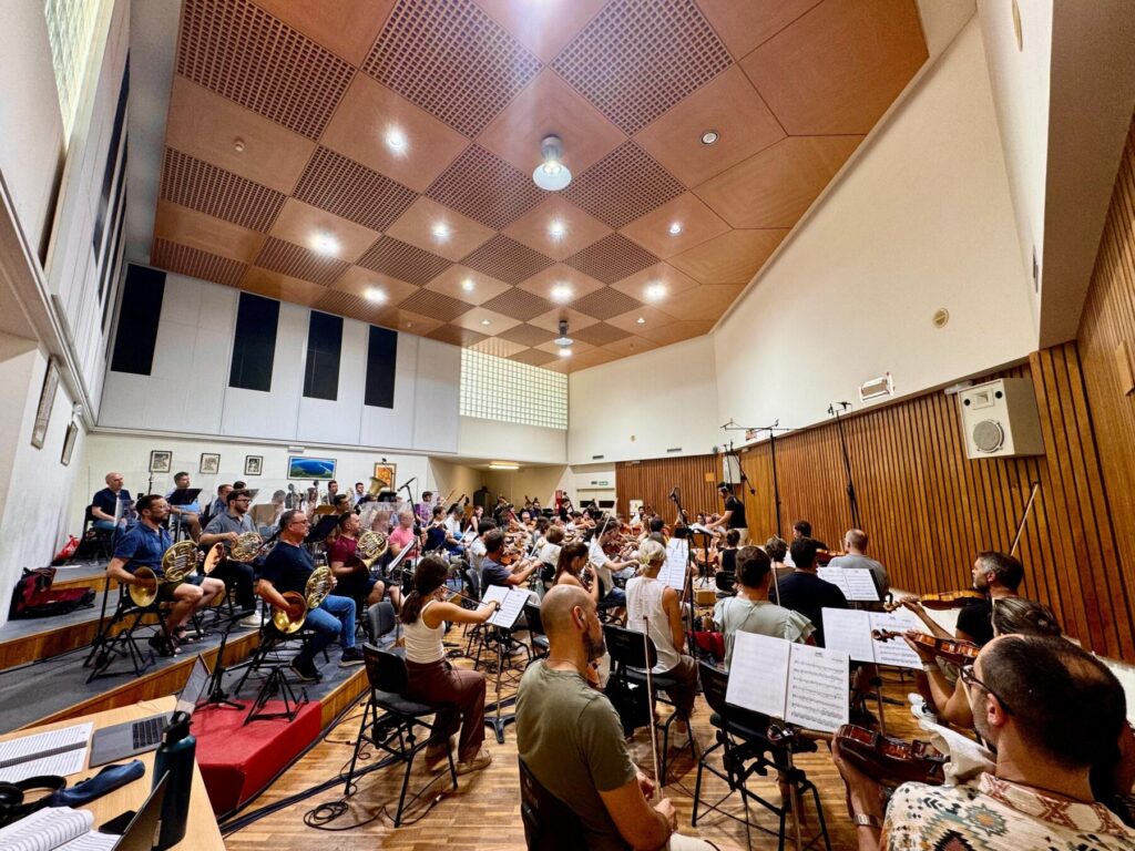 Imagen de la grabación de la banda sonora original de ‘La Navidad en sus manos 2’ en el Auditorio regional Víctor Villegas / CARM.