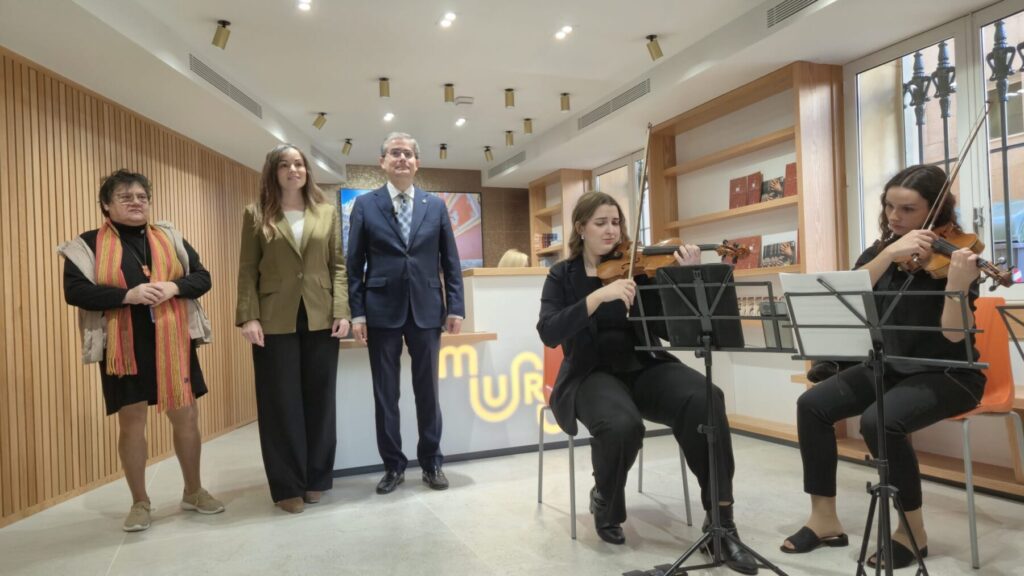 Inauguración de la renovada Oficina Municipal de Información Turística de Murcia / Ayuntamiento de Murcia.