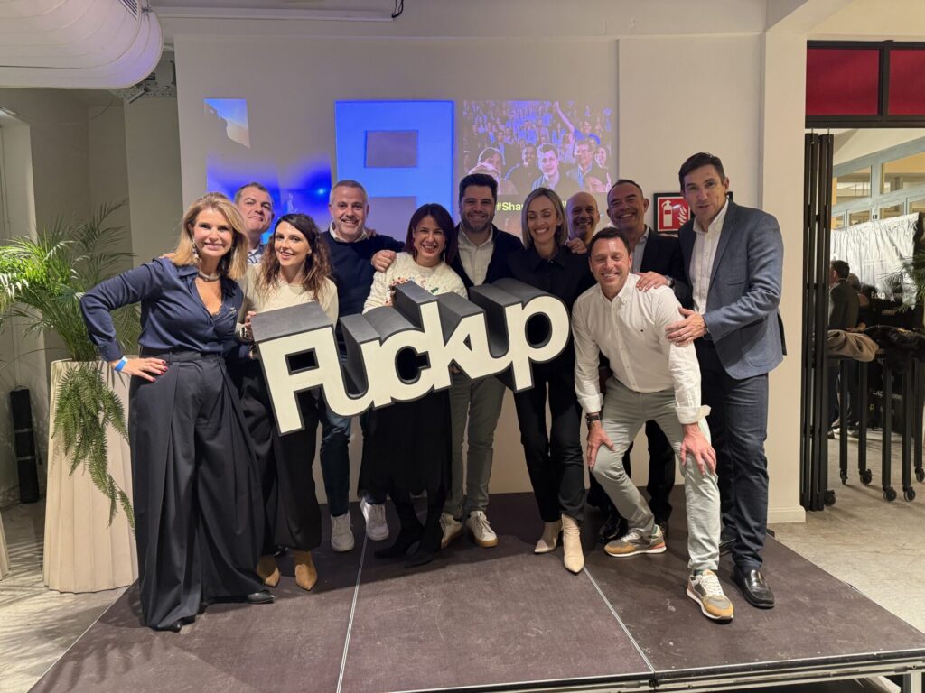 Imagen de familia en el Fuckup Nights Murcia de Adimur / Adimur.