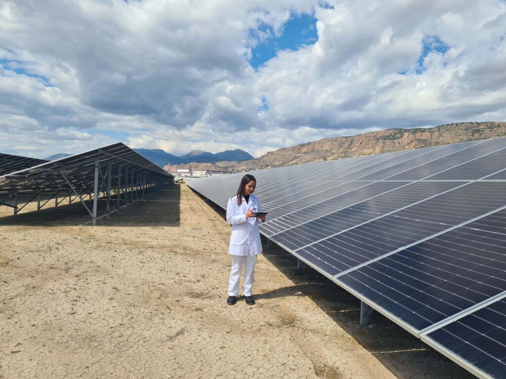 Planta Fotovoltaica de ElPozo / Grupo Fuertes.