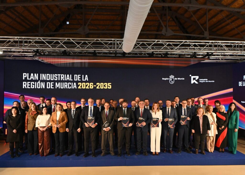Foto de familia en la presentación del Plan industrial / CARM.