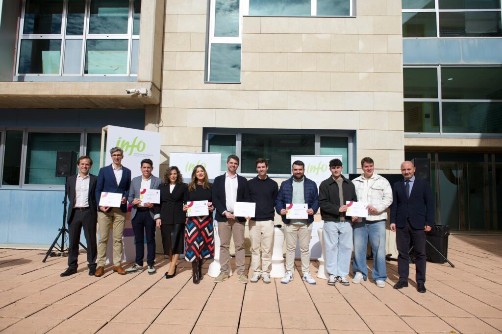 Los ganadores del segundo semestre del Premio al Emprendedor del Mes / CARM.