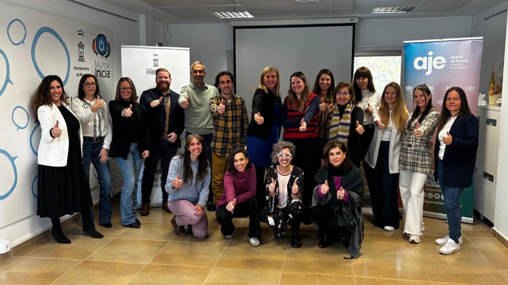 Foto de familia con participantes en el programa / Ayuntamiento de Murcia.