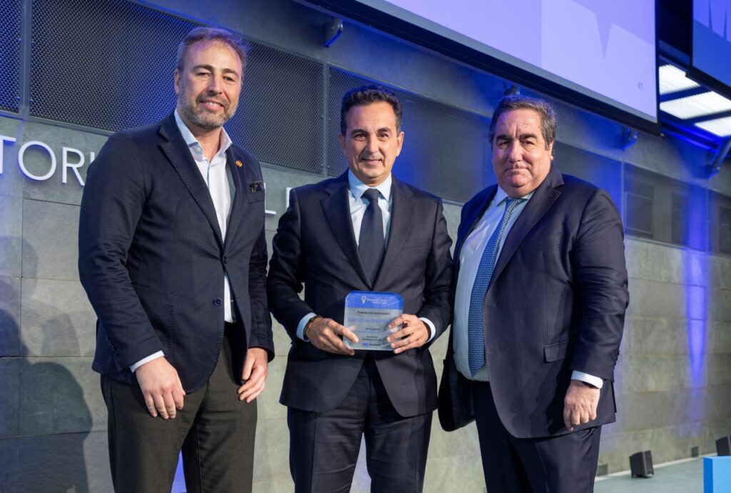 El Pozo recoge el premio InnovaCción de Promarca por su gama ElPozo 1954 Premium Gourmet Natural Sin Aditivos / Grupo Fuertes.