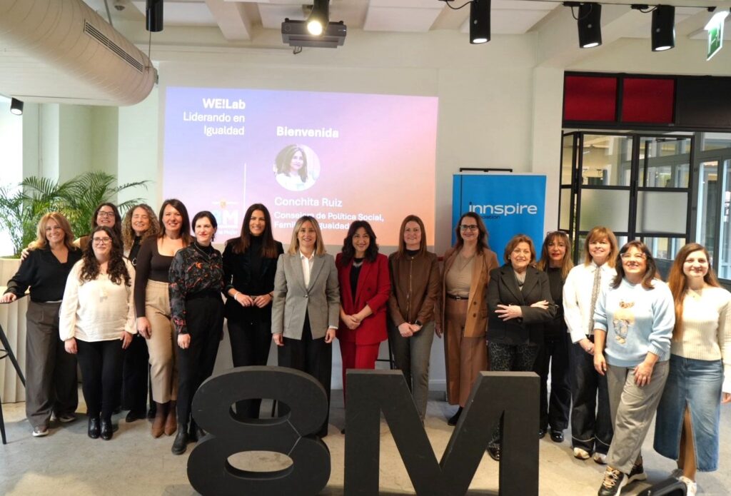 Imagen de familia durante la jornada ‘WE Lab: Woman Equality Lab’ / CARM.