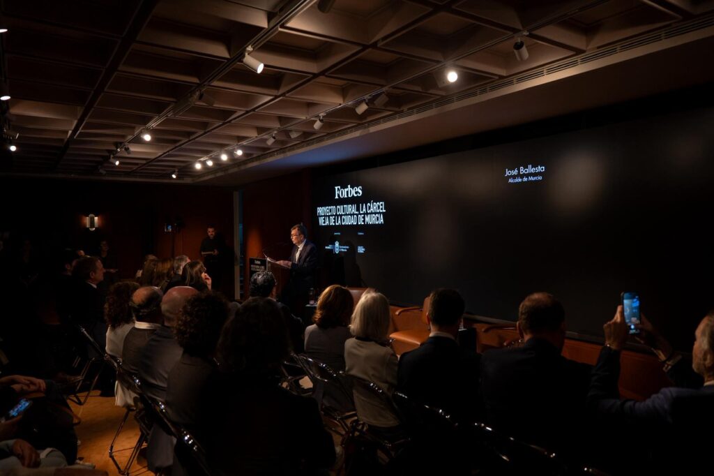Imagen durante la presentación en Forbes House / Ayuntamiento de Murcia.