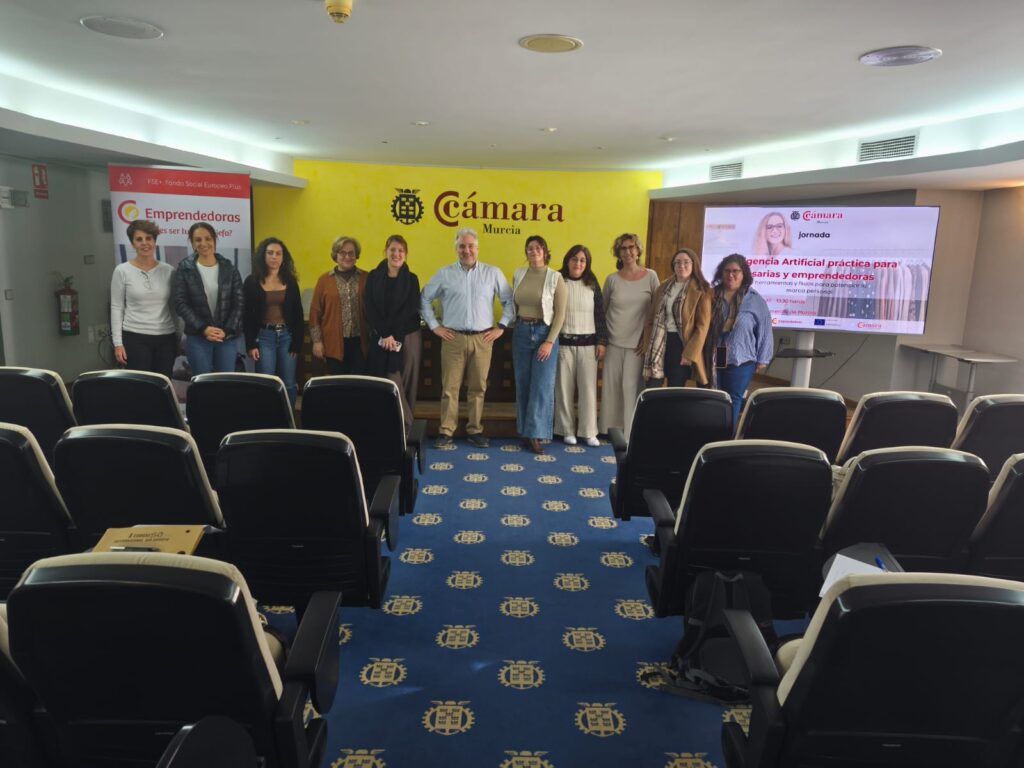 Curso de formación para emprendedoras sobre IA / Cámara de Comercio de Murcia.